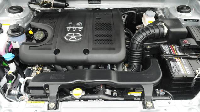 Só o motor é que não foi alterado: o 1.4 VVT continua entregando 108 cv apenas com gasolina no tanque | <a href="https://quatrorodas.abril.com.br/galerias/jac/j3-j3-turin-2014-744437.shtml" rel="migration">Leia mais</a>