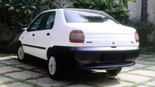 Fiat Siena 6 Marchas: em 1998, a marca apostou em uma fórmula diferente no auge dos sedãs 1.0: um câmbio com escalonamento de marchas encurtado para dar mais agilidade ao carro; o modelo durou até 2000