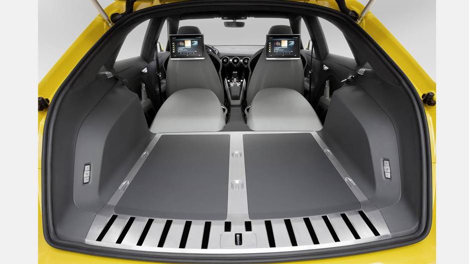 Detalhe do porta-malas do ve&iacute;culo. | <a href="https://quatrorodas.abril.com.br/noticias/saloes/pequim-2014/audi-tt-offroad-revelado-780298.shtml" rel="migration">Leia mais</a>