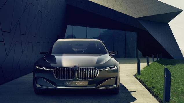 A frente traz a tradicional grade dupla. | <a href="https://quatrorodas.abril.com.br/noticias/saloes/pequim-2014/bmw-apresentara-conceito-estudo-design-780054.shtml" rel="migration">Leia mais</a> A frente traz a tradicional grade dupla. | <a href="https://quatrorodas.abril.com.br/noticias/saloes/pequim-2014/bmw-apresentara-conceito-estudo-design-780054.shtml" rel="migration">Leia mais</a>