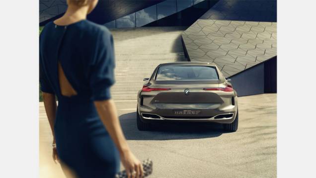 É provável que o Vision Future Luxury antecipe várias tecnologias e elementos de design da próxima geração do Série 7. | <a href="https://quatrorodas.abril.com.br/noticias/saloes/pequim-2014/bmw-apresentara-conceito-estudo-design-780054.shtml" rel="migration"></a> É provável que o Vision Future Luxury antecipe várias tecnologias e elementos de design da próxima geração do Série 7. | <a href="https://quatrorodas.abril.com.br/noticias/saloes/pequim-2014/bmw-apresentara-conceito-estudo-design-780054.shtml" rel="migration"></a>