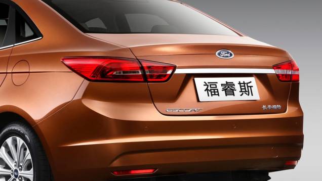 O design não esconde a inspiração em outros modelos da marca. | <a href="https://quatrorodas.abril.com.br/noticias/saloes/pequim-2014/ford-escort-esta-volta-modelo-sera-apresentado-pequim-779651.shtml" rel="migration">Leia mais</a> O design não esconde a inspiração em outros modelos da marca. | <a href="https://quatrorodas.abril.com.br/noticias/saloes/pequim-2014/ford-escort-esta-volta-modelo-sera-apresentado-pequim-779651.shtml" rel="migration">Leia mais</a>