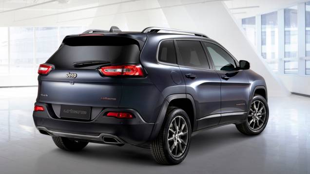 O segundo é o Cherokee Urbane, ele investe em um visual mais sóbrio. | <a href="https://quatrorodas.abril.com.br/noticias/saloes/pequim-2014/cherokee-origem-dois-conceitos-pequim-780292.shtml" rel="migration">Leia mais</a> O segundo é o Cherokee Urbane, ele investe em um visual mais sóbrio. | <a href="https://quatrorodas.abril.com.br/noticias/saloes/pequim-2014/cherokee-origem-dois-conceitos-pequim-780292.shtml" rel="migration">Leia mais</a>