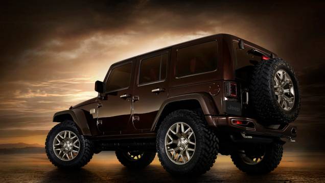 O veículo tem pintura marrom metálico e interior com detalhes em couro feitos à mão. | <a href="https://quatrorodas.abril.com.br/noticias/saloes/pequim-2014/jeep-wrangler-vira-conceito-sundancer-780308.shtml" rel="migration">Leia mais</a> O veículo tem pintura marrom metálico e interior com detalhes em couro feitos à mão. | <a href="https://quatrorodas.abril.com.br/noticias/saloes/pequim-2014/jeep-wrangler-vira-conceito-sundancer-780308.shtml" rel="migration">Leia mais</a>