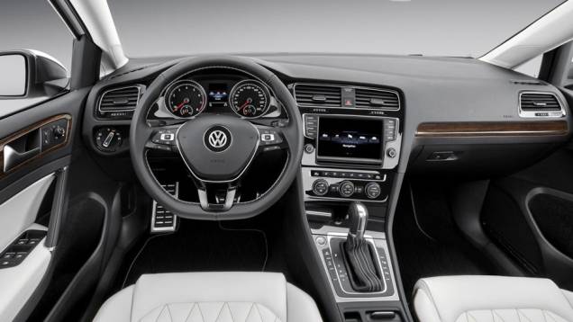 Veículo tem rodas de 20 polegadas com pneus 245/40 e escapamento duplo cromado. | <a href="https://quatrorodas.abril.com.br/noticias/saloes/pequim-2014/conceito-volkswagen-new-midsize-coupe-sera-revelado-pequim-780074.shtml" rel="migration">Leia mais</a> Veículo tem rodas de 20 polegadas com pneus 245/40 e escapamento duplo cromado. | <a href="https://quatrorodas.abril.com.br/noticias/saloes/pequim-2014/conceito-volkswagen-new-midsize-coupe-sera-revelado-pequim-780074.shtml" rel="migration">Leia mais</a>