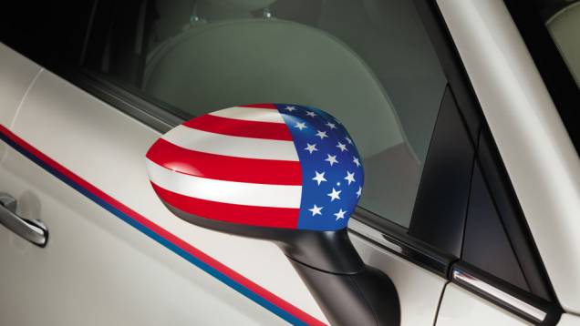 Retrovisor remete à bandeira dos EUA Retrovisor remete à bandeira dos EUA