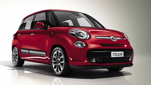 Minivan tem 4,14 metros de comprimento, 1,78 metros de largura e 1,66 cm de altura | <a href="https://quatrorodas.abril.com.br/saloes/genebra/2012/fiat-500l-678496.shtml" rel="migration">Leia mais</a> Minivan tem 4,14 metros de comprimento, 1,78 metros de largura e 1,66 cm de altura | <a href="https://quatrorodas.abril.com.br/saloes/genebra/2012/fiat-500l-678496.shtml" rel="migration">Leia mais</a>