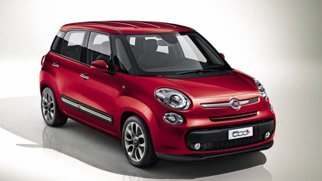 500 L será lançado com duas opções de motorização: 1.4 TwinAir e 1.3 MultiJet a diesel | <a href="https://quatrorodas.abril.com.br/saloes/genebra/2012/fiat-500l-678496.shtml" rel="migration">Leia mais</a>