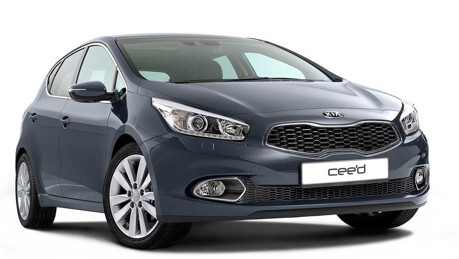 Tradicional grade inspirada no nariz de um tigre marca presen&ccedil;a na dianteira | <a href="https://quatrorodas.abril.com.br/saloes/genebra/2012/kia-cee-d-678503.shtml" rel="migration">Leia mais</a>