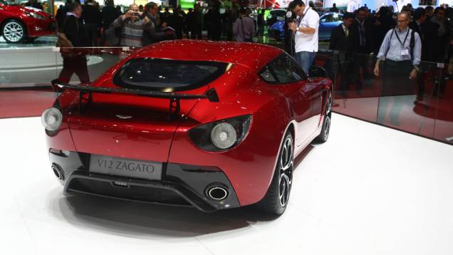 Aston Martin V12 Zagato <a href="https://quatrorodas.abril.com.br/saloes/genebra/2012/aston-martin-v12-zagato-678362.shtml" target="_blank" rel="migration">Leia mais</a> Aston Martin V12 Zagato <a href="https://quatrorodas.abril.com.br/saloes/genebra/2012/aston-martin-v12-zagato-678362.shtml" target="_blank" rel="migration">Leia mais</a>