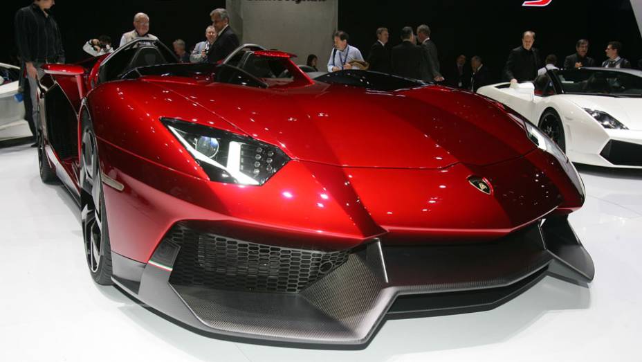 Lamborghini Aventador J <a href="https://quatrorodas.abril.com.br/saloes/genebra/2012/lamborghini-aventador-j-678627.shtml" target="_blank" rel="migration">Leia mais</a>