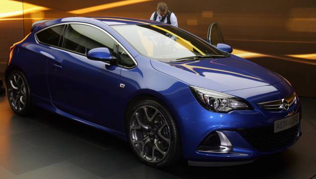 Opel Astra Opc <a href="https://quatrorodas.abril.com.br/saloes/genebra/2012/opel-astra-opc-678691.shtml" target="_blank" rel="migration">Leia mais</a>