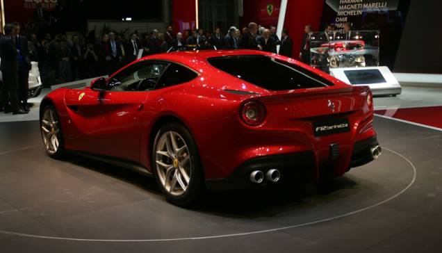Ferrari F12 Berlinetta <a href="https://quatrorodas.abril.com.br/saloes/genebra/2012/ferrari-f12berlinetta-678494.shtml" target="_blank" rel="migration">Leia mais</a>