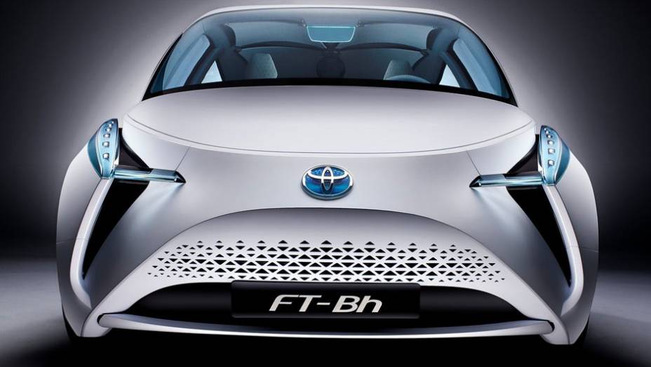 Motor é dois cilindros a gasolina 1.0, combinado a um propulsor elétrico | <a href="https://quatrorodas.abril.com.br/saloes/genebra/2012/toyota-ft-bh-678759.shtml" rel="migration">Leia mais</a>