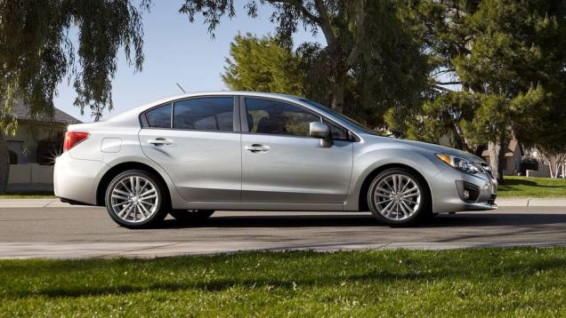 Versão que chega a Genebra é hatchback de cinco portas