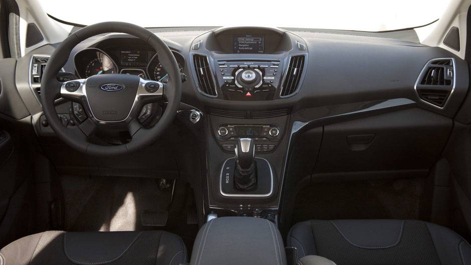 Ve&iacute;culo &eacute; equipado com sistema de reconhecimento de comandos de voz | <a href="https://quatrorodas.abril.com.br/saloes/genebra/2012/ford-kuga-678588.shtml" rel="migration">Leia mais</a>