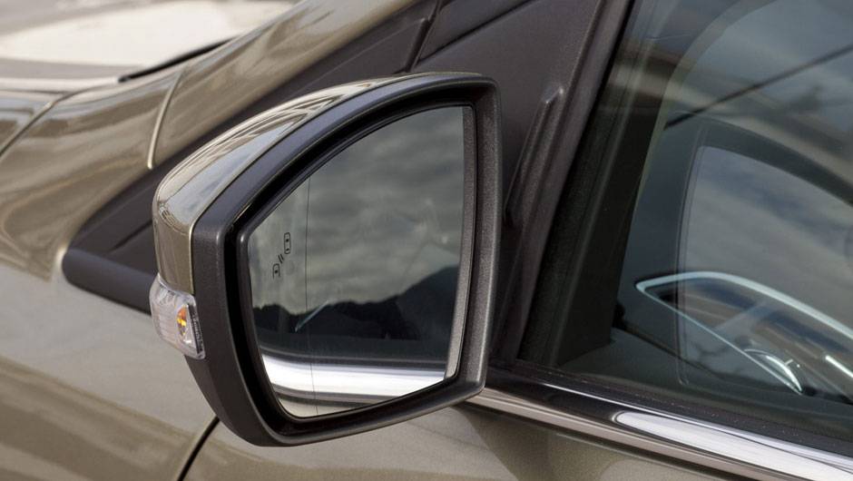 Tecnologia est&aacute; presente nos retrovisores | <a href="https://quatrorodas.abril.com.br/saloes/genebra/2012/ford-kuga-678588.shtml" rel="migration">Leia mais</a>