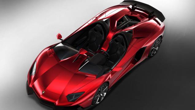 Versão J é equipada com o mesmo motor do Aventador (6.5 V12, de 690 cavalos) | <a href="https://quatrorodas.abril.com.br/saloes/genebra/2012/lamborghini-aventador-j-678627.shtml" rel="migration">Leia mais</a> Versão J é equipada com o mesmo motor do Aventador (6.5 V12, de 690 cavalos) | <a href="https://quatrorodas.abril.com.br/saloes/genebra/2012/lamborghini-aventador-j-678627.shtml" rel="migration">Leia mais</a>