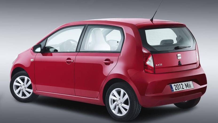 Equipado com motor 1.0 três cilindros, a gasolina, o carrinho gera 59 cavalos de potência | <a href="https://quatrorodas.abril.com.br/saloes/genebra/2012/seat-mii-678790.shtml" rel="migration">Leia mais</a>