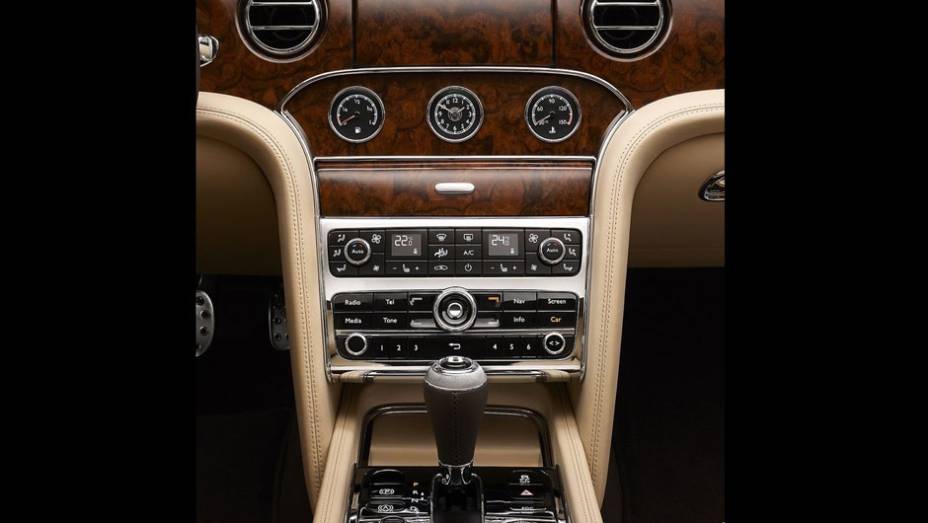 Modelo faz sua estreia mundial em Genebra | <a href="https://quatrorodas.abril.com.br/saloes/genebra/2012/bentley-mulsanne-mulliner-678487.shtml" rel="migration">Leia mais</a>