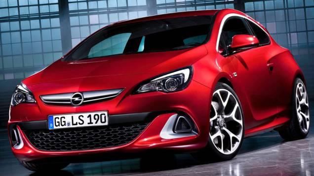 Sua potência é de 280 cavalos | <a href="https://quatrorodas.abril.com.br/saloes/genebra/2012/opel-astra-opc-678691.shtml" rel="migration">Leia mais</a>