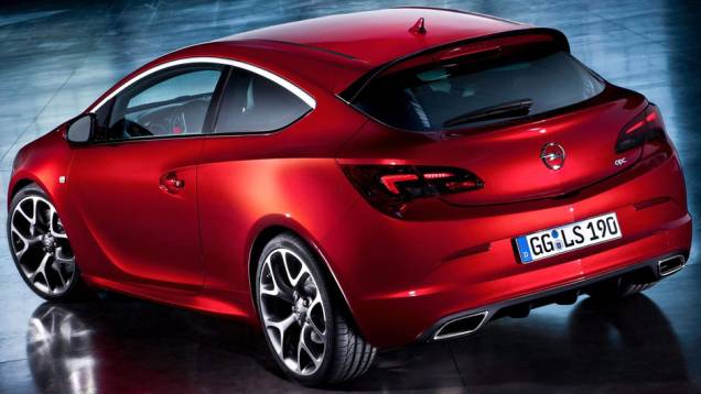 Modelo celebra os 150 anos da Opel | <a href="https://quatrorodas.abril.com.br/saloes/genebra/2012/opel-astra-opc-678691.shtml" rel="migration">Leia mais</a>