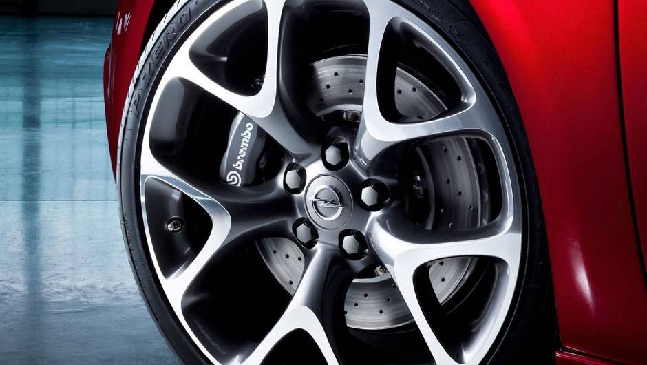 OPC possui nova suspens&atilde;o dianteira batizada de HiPerStrut | <a href="https://quatrorodas.abril.com.br/saloes/genebra/2012/opel-astra-opc-678691.shtml" rel="migration">Leia mais</a>