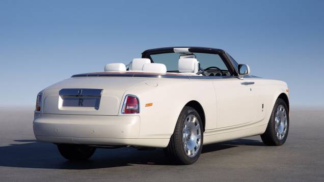 Níveis de CO2 emitidos pelo modelo também foram reduzidos | <a href="https://quatrorodas.abril.com.br/saloes/genebra/2012/rolls-royce-phantom-2013-678699.shtml" rel="migration">Leia mais</a> Níveis de CO2 emitidos pelo modelo também foram reduzidos | <a href="https://quatrorodas.abril.com.br/saloes/genebra/2012/rolls-royce-phantom-2013-678699.shtml" rel="migration">Leia mais</a>