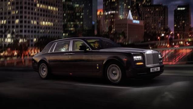 Marca prima pelo conforto de seus ocupantes | <a href="https://quatrorodas.abril.com.br/saloes/genebra/2012/rolls-royce-phantom-2013-678699.shtml" rel="migration">Leia mais</a> Marca prima pelo conforto de seus ocupantes | <a href="https://quatrorodas.abril.com.br/saloes/genebra/2012/rolls-royce-phantom-2013-678699.shtml" rel="migration">Leia mais</a>