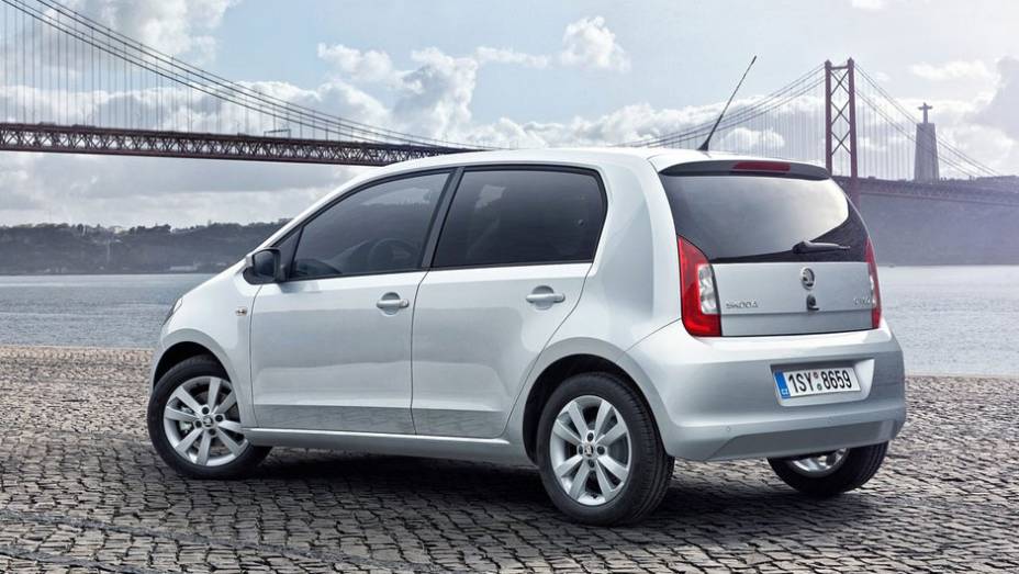 Skoda é controlada pelo grupo Volkswagen | <a href="https://quatrorodas.abril.com.br/saloes/genebra/2012/skoda-citigo-5p-678519.shtml" rel="migration">Leia mais</a>