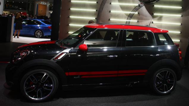 Mini Countryman John Cooper Works | <a href="https://quatrorodas.abril.com.br/saloes/genebra/2012/mini-countryman-jcw-678511.shtml" rel="migration">Leia mais</a>