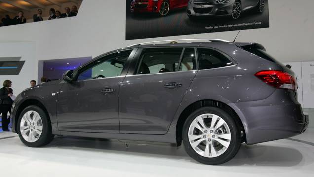 Chevrolet Cruze SW | <a href="https://quatrorodas.abril.com.br/saloes/genebra/2012/chevrolet-cruze-sw-678506.shtml" rel="migration">Leia mais</a>