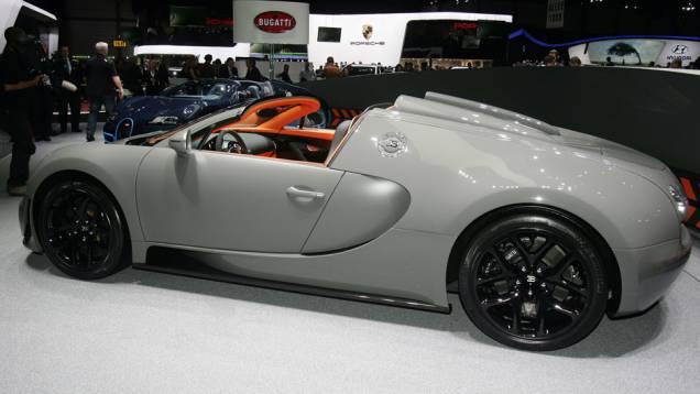 Bugatti Veyron Grand Sport Vitesse | <a href="https://quatrorodas.abril.com.br/saloes/genebra/2012/bugatti-veyron-grand-sport-vitesse-678489.shtml" rel="migration">Leia mais</a>