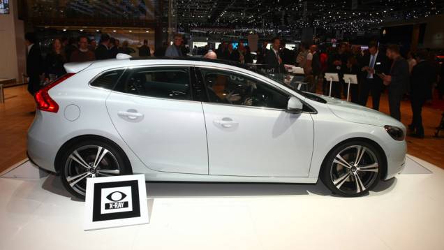 Volvo V40 | <a href="https://quatrorodas.abril.com.br/saloes/genebra/2012/volvo-v40-678685.shtml" rel="migration">Leia mais</a> | <a href="https://quatrorodas.abril.com.br/galerias/saloes/genebra/2012/direto-genebra-678766.shtml" rel="migration">VEJA A PARTE 1</a> | <a href="https://quatroroda" rel="migration"></a>