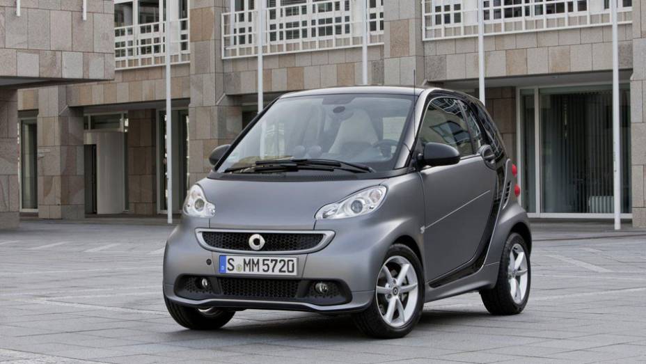 Modelo será apresentado em Genebra | <a href="https://quatrorodas.abril.com.br/saloes/genebra/2012/smart-fortwo-2013-678533.shtml" rel="migration">Leia mais</a>