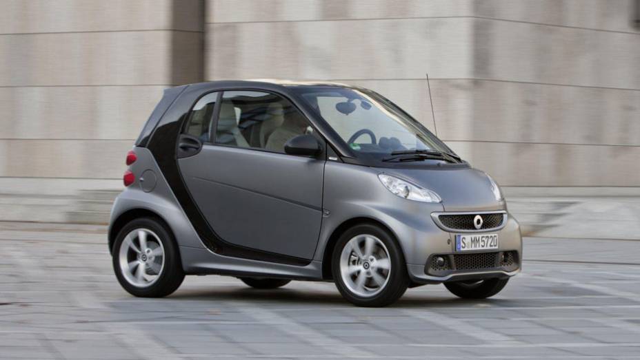 Primeiras unidades serão comercializadas a partir do mês de abril na Europa e nos Estados Unidos | <a href="https://quatrorodas.abril.com.br/saloes/genebra/2012/smart-fortwo-2013-678533.shtml" rel="migration">Leia mais</a>