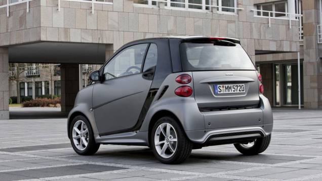 São cinco versões de acabamento: Pure, Pulse, Passion, Brabus and Brabus Xclusive | <a href="https://quatrorodas.abril.com.br/saloes/genebra/2012/smart-fortwo-2013-678533.shtml" rel="migration">Leia mais</a> São cinco versões de acabamento: Pure, Pulse, Passion, Brabus and Brabus Xclusive | <a href="https://quatrorodas.abril.com.br/saloes/genebra/2012/smart-fortwo-2013-678533.shtml" rel="migration">Leia mais</a>