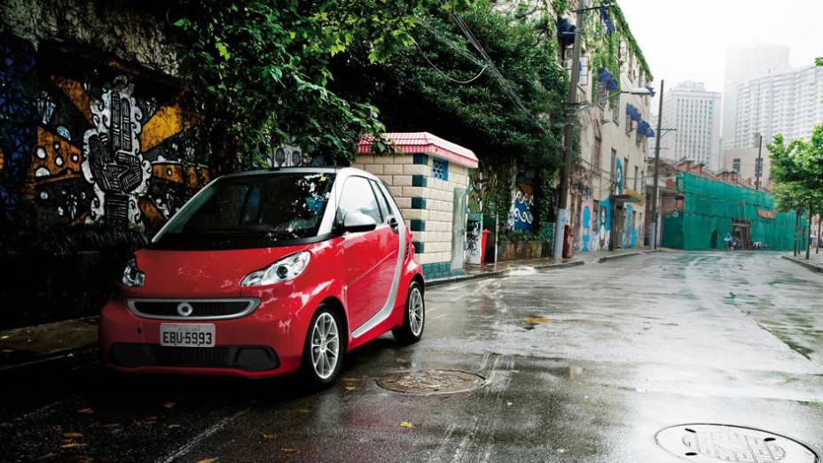 Carrinho oferece seis opções de motor | <a href="https://quatrorodas.abril.com.br/saloes/genebra/2012/smart-fortwo-2013-678533.shtml" rel="migration">Leia mais</a>