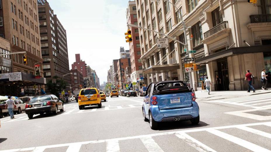 Há três novas opções de rodas de liga-leve e sete cores | <a href="https://quatrorodas.abril.com.br/saloes/genebra/2012/smart-fortwo-2013-678533.shtml" rel="migration">Leia mais</a>