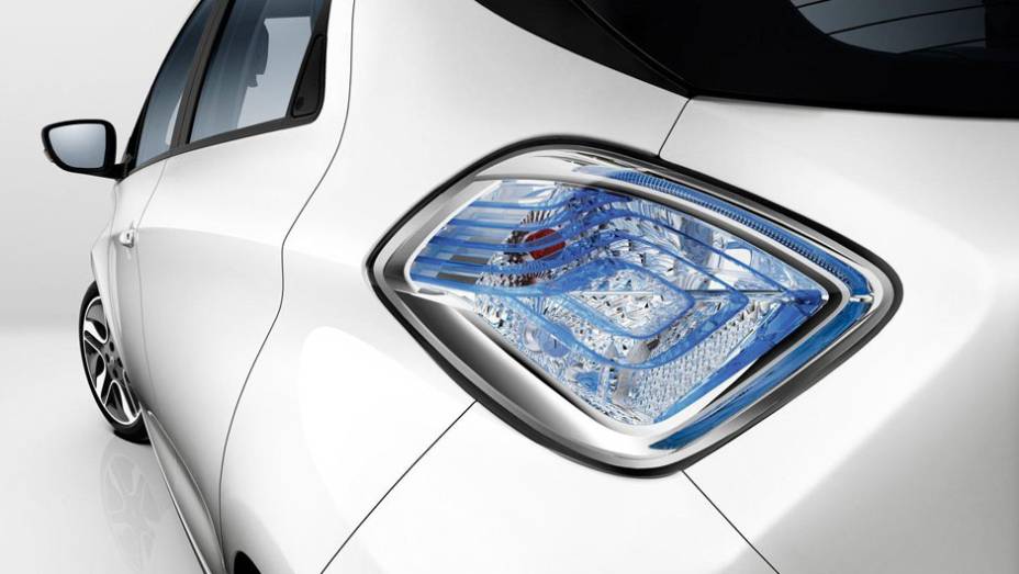 Estima-se que o Zoe esteja disponível para compra na Europa na metade do ano | <a href="https://quatrorodas.abril.com.br/saloes/genebra/2012/zoe-eletric-678751.shtml" rel="migration">Leia mais</a>