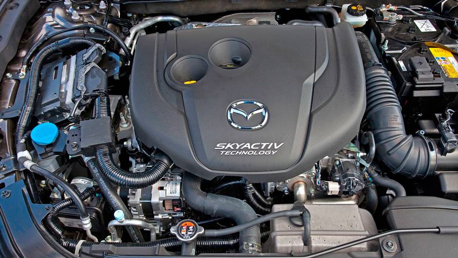 No momento n&atilde;o h&aacute; detalhes sobre as op&ccedil;&otilde;es de motoriza&ccedil;&atilde;o, mas provavelmente ser&atilde;o emprestadas do hatchback | <a href="https://quatrorodas.abril.com.br/noticias/fabricantes/primeiras-fotos-oficiais-mazda3-sedan-2014-sao-reveladas-745927.shtml" rel="migration">Leia mais</a>