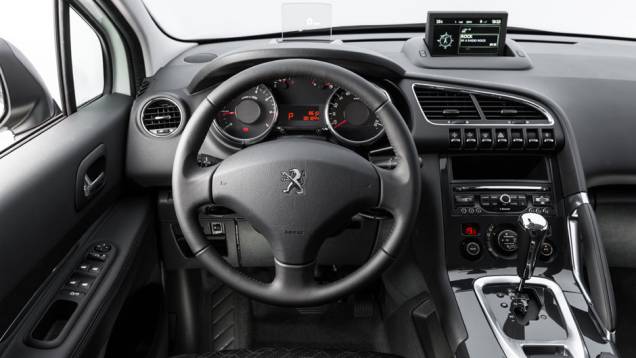 Interior traz poucas mudanças no visual, mas ganhou equipamentos | <a href="https://quatrorodas.abril.com.br/noticias/fabricantes/novo-peugeot-3008-chega-ao-brasil-783426.shtml" rel="migration">Leia mais</a>