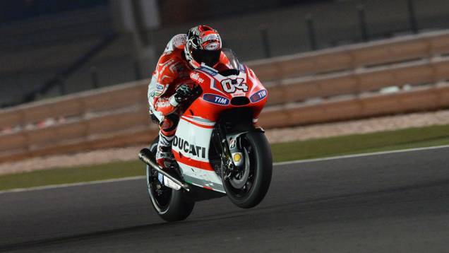 O piloto da Ducati, Andrea Dovizioso ficou com o quarto melhor tempo. | <a href="https://quatrorodas.abril.com.br/moto/noticias/marc-marquez-pole-primeira-etapa-ano-motogp-777577.shtml" rel="migration">Leia mais</a>