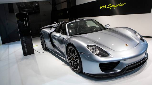 Porsche 918 Spyder | <a href="https://quatrorodas.abril.com.br/noticias/saloes/new-york-2014/" rel="migration">Leia mais</a>