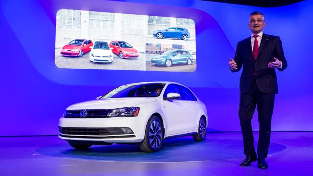 Volkswagen Jetta 2015 | <a href="https://quatrorodas.abril.com.br/noticias/fabricantes/jetta-2015-revelado-ganha-novidades-779724.shtml" rel="migration">Leia mais</a> Volkswagen Jetta 2015 | <a href="https://quatrorodas.abril.com.br/noticias/fabricantes/jetta-2015-revelado-ganha-novidades-779724.shtml" rel="migration">Leia mais</a>