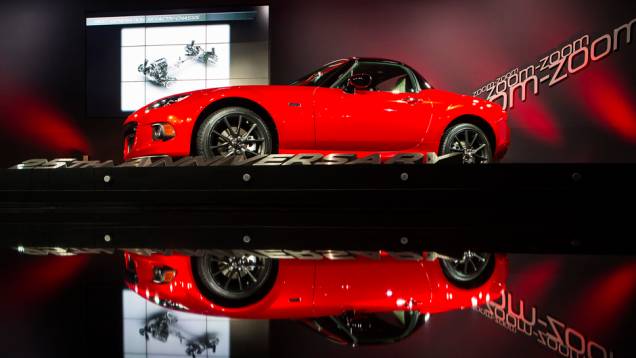 Mazda MX-5 Miata 25th Anniversary Edition | <a href="https://quatrorodas.abril.com.br/noticias/saloes/new-york-2014/mazda-revela-mx-5-25th-anniversary-edition-salao-nova-york-779961.shtml" rel="migration">Leia mais</a>