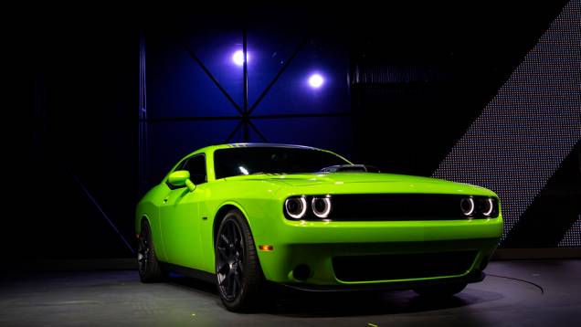Dogde Challenger 2015 | <a href="https://quatrorodas.abril.com.br/noticias/saloes/new-york-2014/challenger-reestilizado-apresentado-nova-york-780076.shtml" rel="migration">Leia mais</a> Dogde Challenger 2015 | <a href="https://quatrorodas.abril.com.br/noticias/saloes/new-york-2014/challenger-reestilizado-apresentado-nova-york-780076.shtml" rel="migration">Leia mais</a>