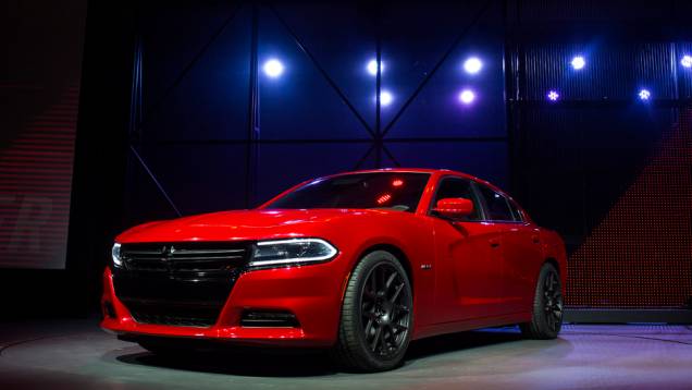 Dogde Charger 2015 | <a href="https://quatrorodas.abril.com.br/noticias/saloes/new-york-2014/dodge-mostra-charger-2015-nova-york-780063.shtml" rel="migration">Leia mais</a>