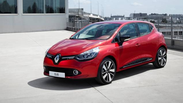 França: Renault Clio: 39.572 unidades, Peugeot 208: 30.100 unidades e Renault Megane: 17.006 unidades
