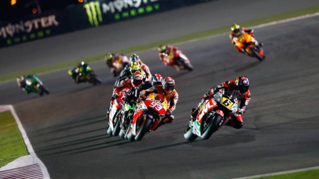 Galeria de Quatro Rodas da MotoGP - Catar (domingo) | <a href="https://quatrorodas.abril.com.br/moto/noticias/prova-disputada-marquez-segura-pressao-rossi-vence-catar-777551.shtml" rel="migration">Leia mais</a> Galeria de Quatro Rodas da MotoGP - Catar (domingo) | <a href="https://quatrorodas.abril.com.br/moto/noticias/prova-disputada-marquez-segura-pressao-rossi-vence-catar-777551.shtml" rel="migration">Leia mais</a>